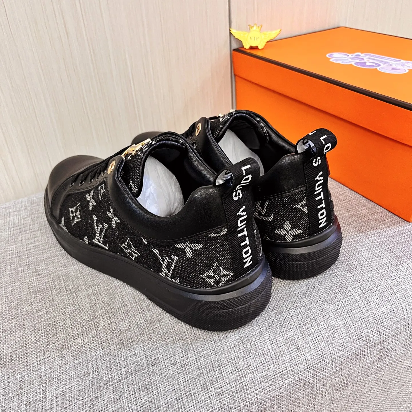 🚘🚘Factory batch 400💰[LV]🔥Louis Vuitton, high-end men's shoes brand, official website 1:1 latest masterpiece: the upper is made of first-layer cowhide imported from Italy with a comfortable and breathable lining➕original non-slip and wear-resistant outsole🔥, making walking more convenient and comfortable! An exclusive new model, a stunning work, a beautiful 1:1 replica [color] compared to the official quality! Create a fashionable personality to set off your uniqueness! A must-have for trendy men! Classic🔥Size: 38-44 Color: 🔥Multiple colors available🔥